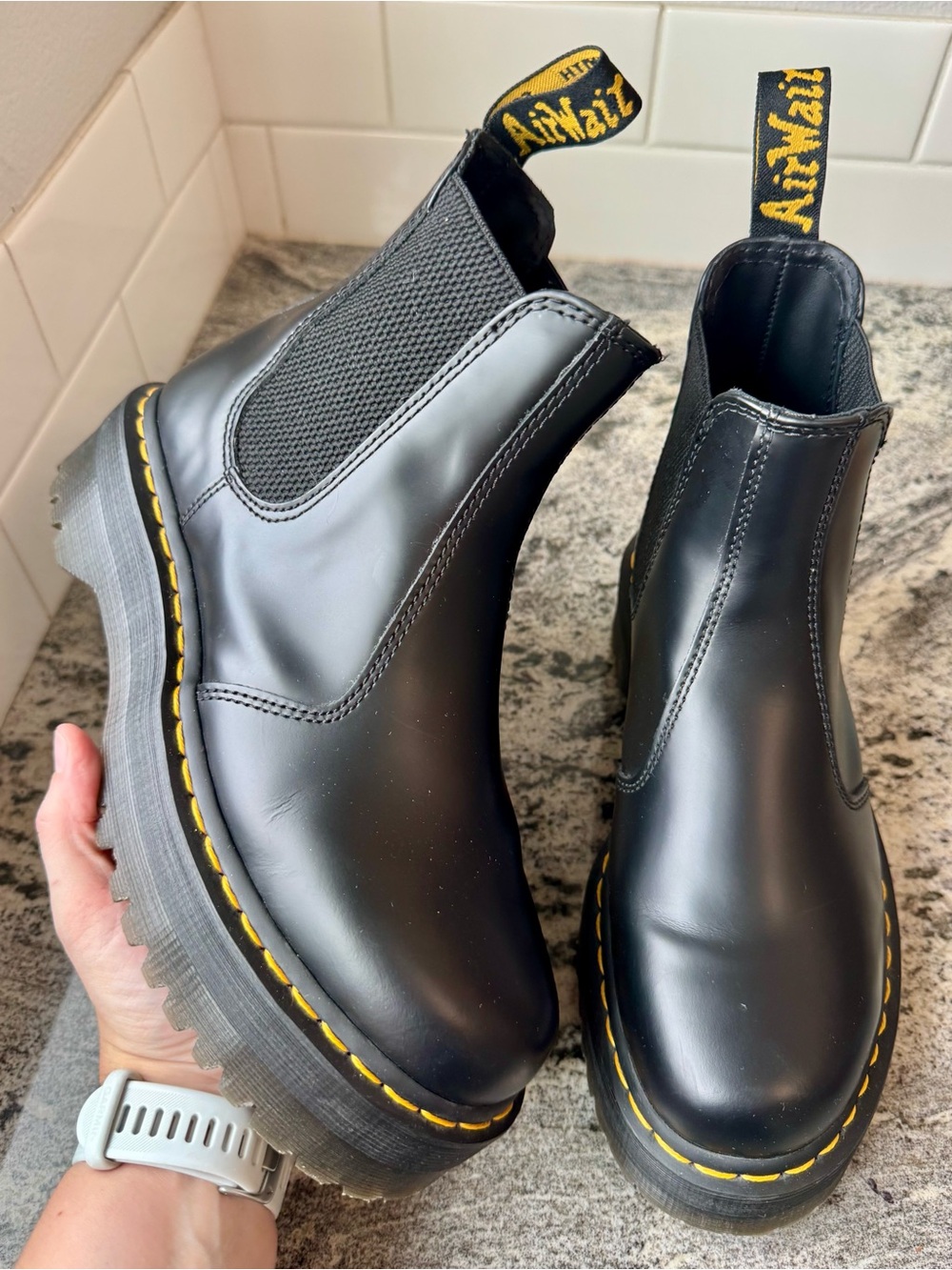 Dr. Martens 2976 Quad Chelsea Black Smooth Leather. Like New. L 9 EU 41.